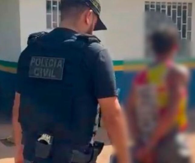 Homem é preso após agredir enteada que tentou defender a mãe em Nova Olinda do Norte, interior do Amazonas. VEJA REPORTAGEM DO 'PORTAL DO ZACARIAS' AO VIVO