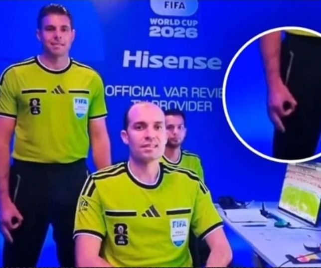 Árbitro do VAR vira alvo de polêmica após gesto durante transmissão da Copa do Mundo