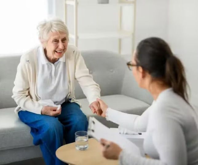 Nunca é tarde para começar terapia e especialistas explicam os benefícios em qualquer idade