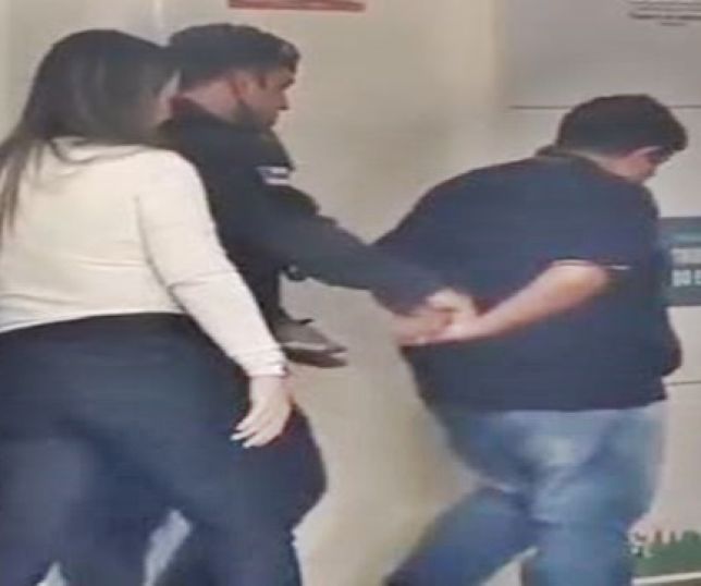 Homem é preso em flagrante por importunação sexual contra adolescente de 16 anos em banheiro de shopping na Zona Centro-Sul de Manaus. VEJA REPORTAGEM DO 'PORTAL DO ZACARIAS' AO VIVO