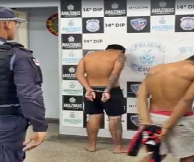 Denúncia anônima chega rapidamente e dois suspeitos são presos com porções de cocaína no bairro Tancredo Neves, Zona Leste de Manaus. VEJA REPORTAGEM DO 'PORTAL DO ZACARIAS' AO VIVO