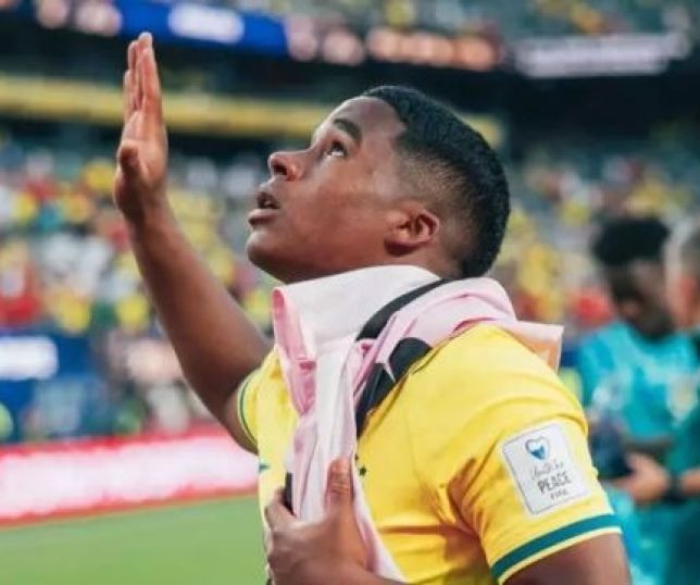 Sem entrar em campo, Endrick domina as redes e dispara em popularidade após estreia do Brasil