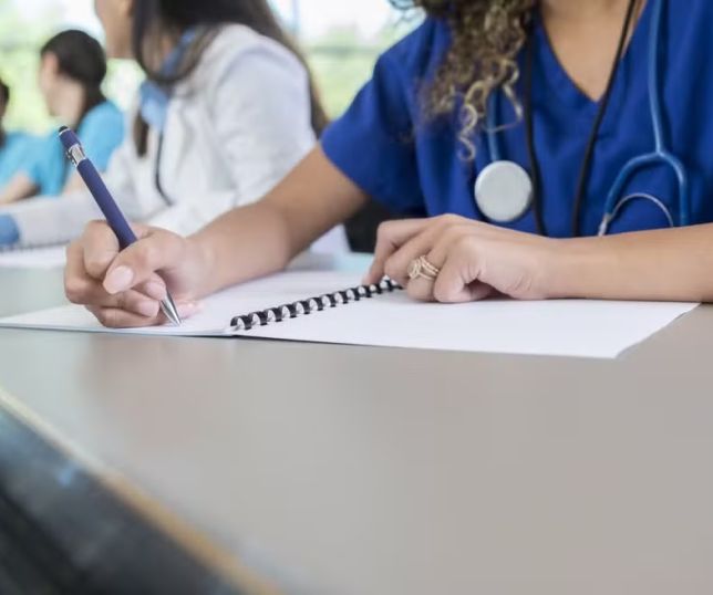 MEC abre inscrições para o Enamed 2026; participação é obrigatória para concluintes de Medicina