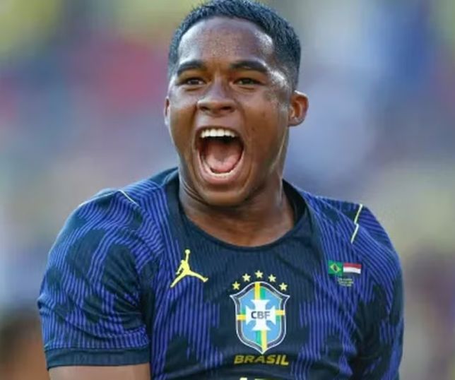 Endrick ganha apoio de ídolos e aumenta pressão por vaga no time titular da Seleção