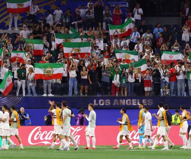 Seleção do Irã deixa os EUA após estreia na Copa e relata dificuldades com imigração