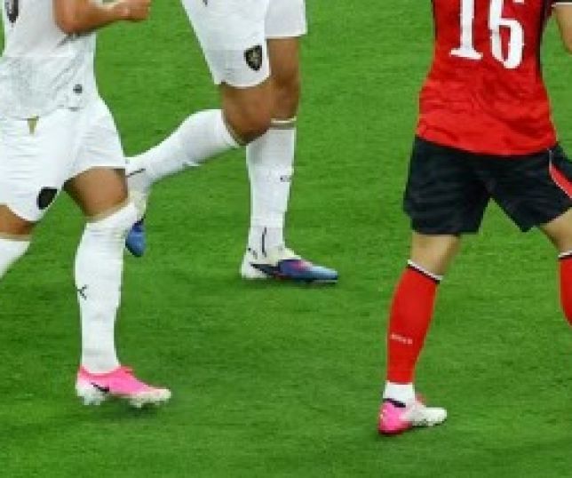 Mistério das chuteiras rosas na Copa envolve ciência, arco-íris e até o funcionamento do cérebro