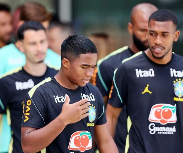 Quem substitui Raphinha? Lesão de atacante abre disputa na ponta direita da Seleção