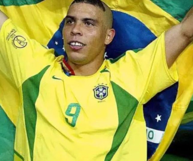 Camisa do Brasil de 2002 entra em lista das 'mais feias' da história das Copas do Mundo