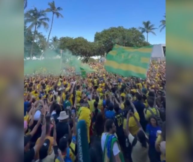 Brasileiros fazem festa em Miami e cantam ''Copa do Mundo e guerra'' durante celebração. VEJA VÍDEOS