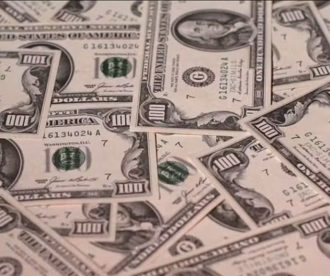 Dólar sobe e Ibovespa recua em novo movimento do mercado financeiro