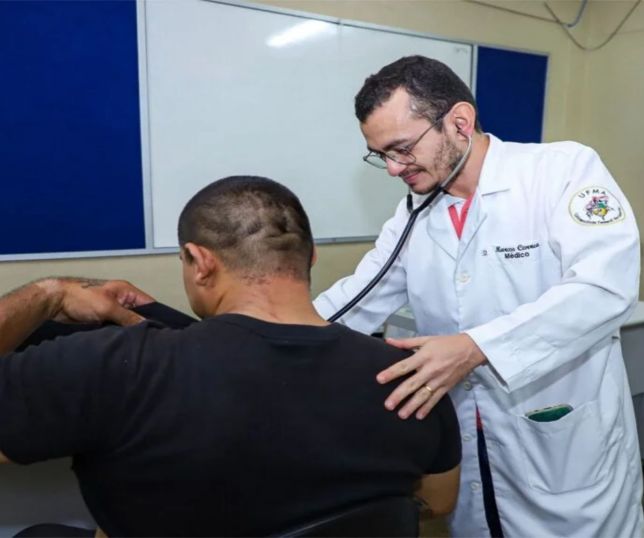 Prefeitura de Manaus nomeia 29 profissionais aprovados no concurso público da Semsa