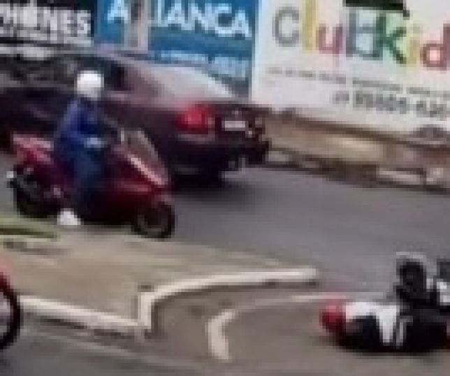 Jovem fica em estado grave após violento acidente entre moto e carro em Itabaiana. VEJA VÍDEO
