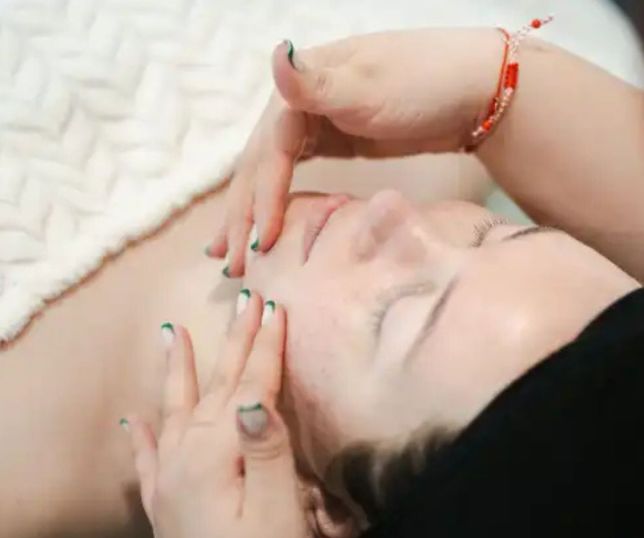 Busca por rejuvenescimento precoce cresce entre adultos de 35 a 45 anos, dizem especialistas