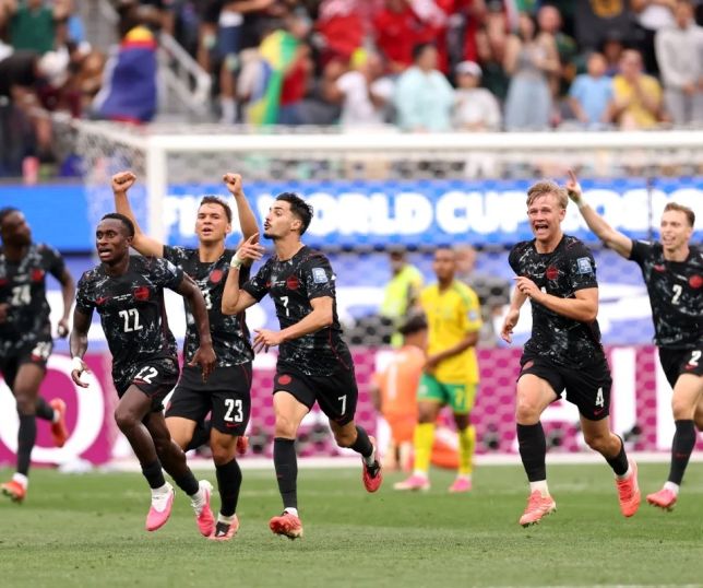 Canadá vence no fim e elimina a África do Sul na Copa do Mundo