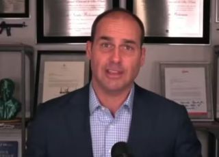 Eduardo Bolsonaro sugere troca do Pix por sistema americano Zelle, e vira alvo de críticas nas redes