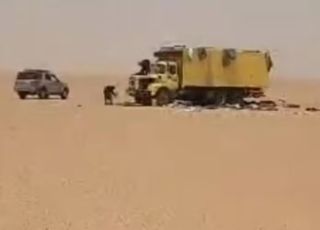 49 pessoas morrem de sede no deserto do Saara após caminhão quebrar