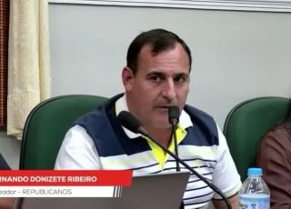 Professora reage a fala de vereador sobre salário e gera debate em sessão no interior de São Paulo