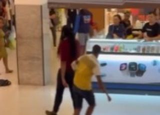CENA DE UFC? Briga generalizada toma conta de shopping e provoca correria. VEJA VÍDEO