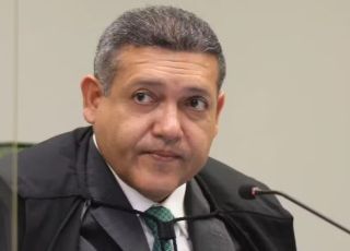 Presidente do TSE, Nunes Marques manda retirar pesquisa que apontou queda de Flávio Bolsonaro e cobra explicações do AtlasIntel