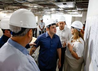 'SEGREDOS DE BASTIDORES': ÓCULOS PARA O POVO, HOLOFOTES PARA ROBERTO CIDADE, O 'COCÔ DE OURO', QUE TRANSFORMOU A MÁQUINA DO GOVERNO EM PLATAFORMA ELEITORAL