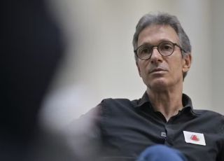 Zema descarta abrir mão de candidatura e rebate ideia de apoio a Flávio Bolsonaro: 'Mera conjugação'