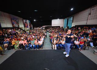 David Almeida reúne cerca de mil pessoas em mobilização da saúde e lança pré-candidatura de Shádia Fraxe pelo Avante