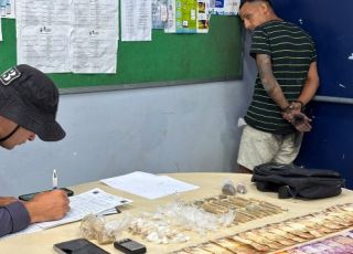 Força Tática prende suspeito de tráfico de drogas após perseguição em área de lama no bairro Tarumã, em Manaus. VEJA VÍDEOS REPORTAGEM DO 'PORTAL DO ZACARIAS' AO VIVO