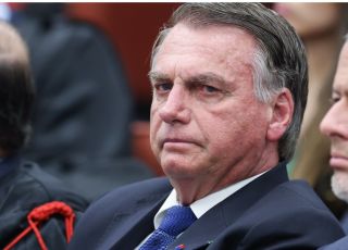 Jair Bolsonaro deve ser mantido em prisão domiciliar por problemas de saúde