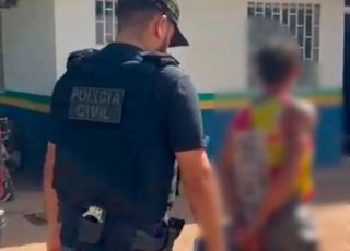 Homem é preso após agredir enteada que tentou defender a mãe em Nova Olinda do Norte, interior do Amazonas. VEJA REPORTAGEM DO 'PORTAL DO ZACARIAS' AO VIVO