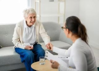 Nunca é tarde para começar terapia e especialistas explicam os benefícios em qualquer idade
