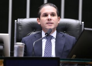 Motta anuncia que Câmara votará nesta semana projeto que equipara misoginia a racismo