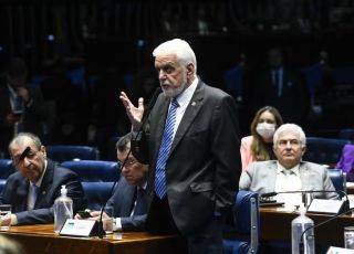 Pressionado por crise, Jaques Wagner pode deixar liderança do governo para proteger Lula