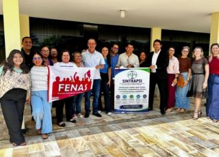 Omar Aziz reúne assistentes sociais e psicólogos para discutir propostas voltadas à população vulnerável no Amazonas
