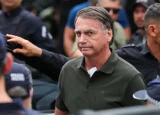 Bolsonaro presta depoimento sobre arma apreendida em blitz no Distrito Federal nesta terça-feira (23)