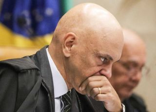 Moraes manda PGR opinar se Bolsonaro cometeu falta grave em caso da arma apreendida