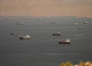 Ataque a navio faz ONU suspender retirada de embarcações do Estreito de Ormuz