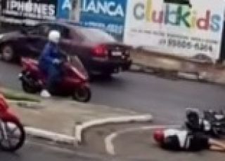 Jovem fica em estado grave após violento acidente entre moto e carro em Itabaiana. VEJA VÍDEO