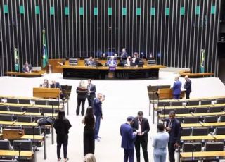 Câmara pode votar PL da misoginia nesta terça; projeto equipara crime ao racismo e prevê penas maiores