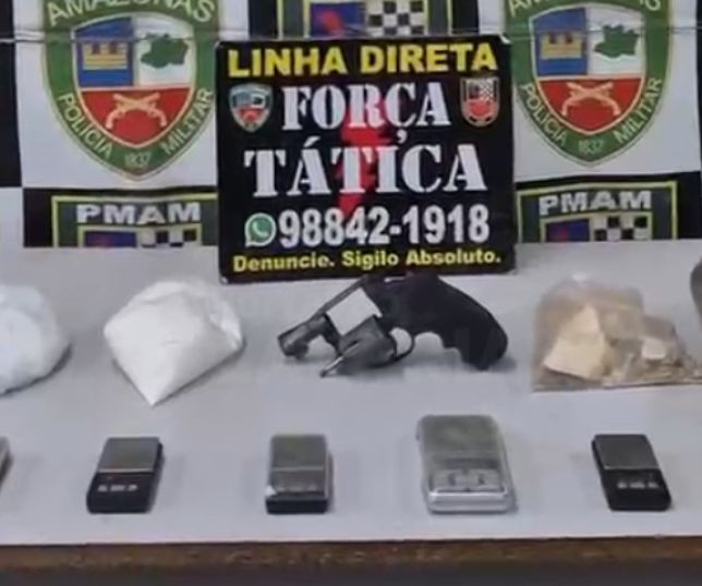 Força Tática apreende arma, drogas e balanças de precisão em área dominada pelo tráfico na Zona Leste de Manaus. VEJA VÍDEO