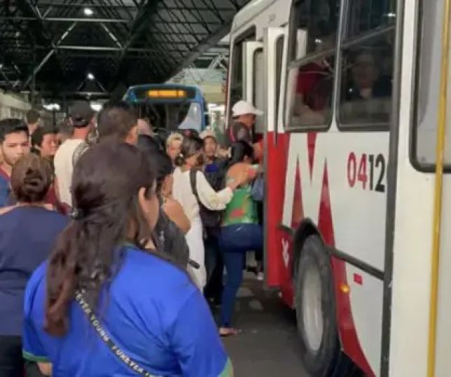 Ameaça de greve dos rodoviários provoca filas e atrasos no transporte coletivo de Manaus