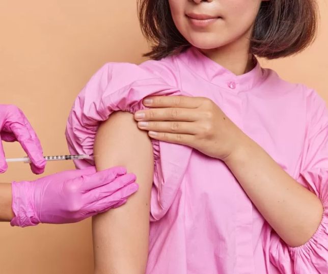 Vacinas ganham importância após os 40 anos e ajudam mulheres a envelhecer com mais saúde