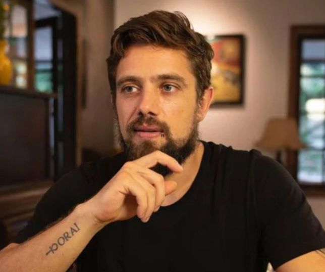 Rafael Cardoso emociona ao revelar vício: 'Perdi o controle da minha vida'