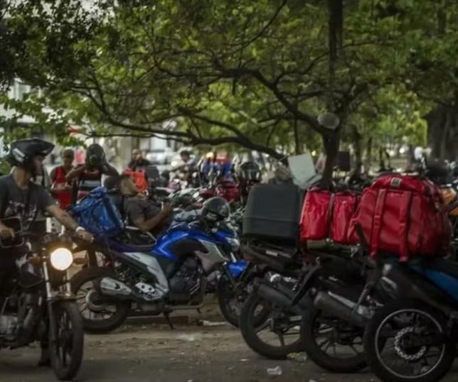 Linha de crédito para mototaxistas e entregadores é adiada e só começa no fim de julho