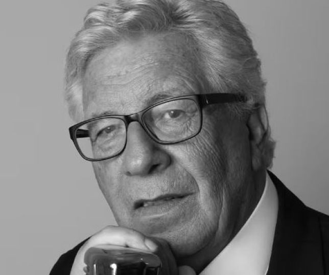 Morre Peppino di Capri, lenda da música italiana e voz dos sucessos Champanhe e Roberta