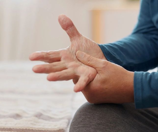 Transplante de células-tronco traz esperança para pacientes com Parkinson após avanço em tratamento