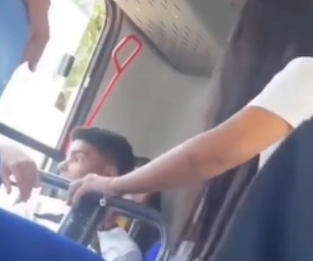Discussão entre professora e aluno em ônibus escolar gera repercussão na Bahia. VEJA VÍDEO