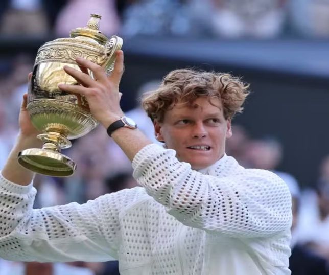 Jannik Sinner supera Zverev e faz história com bicampeonato em Wimbledon