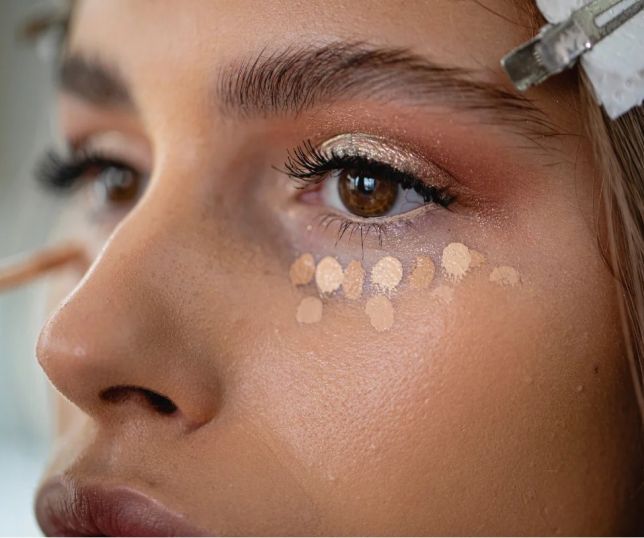 Dermatologista explica como evitar que a base fique craquelada e comprometa a maquiagem