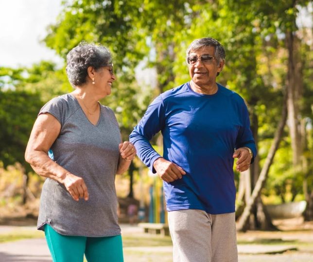 Genética, hábitos e vida social: estudo revela o que realmente influencia quem chega aos 100 anos