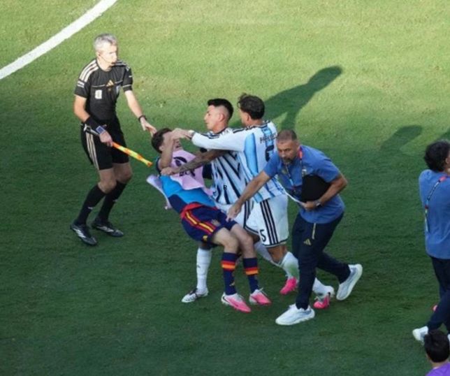 Fifa abre investigação após briga na final da Copa e Paredes pode sofrer punição